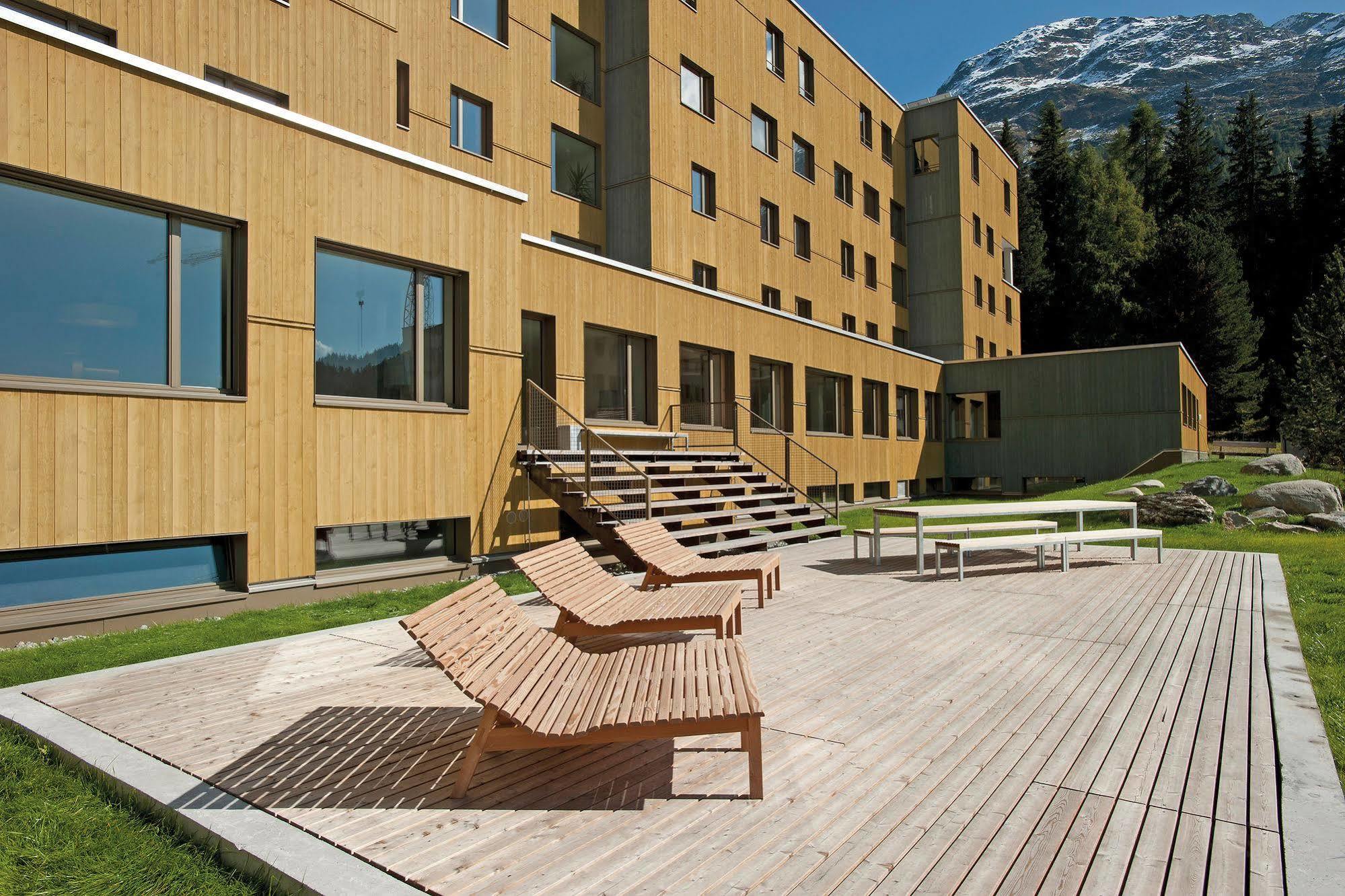 St. Moritz Youth Hostel Buitenkant foto