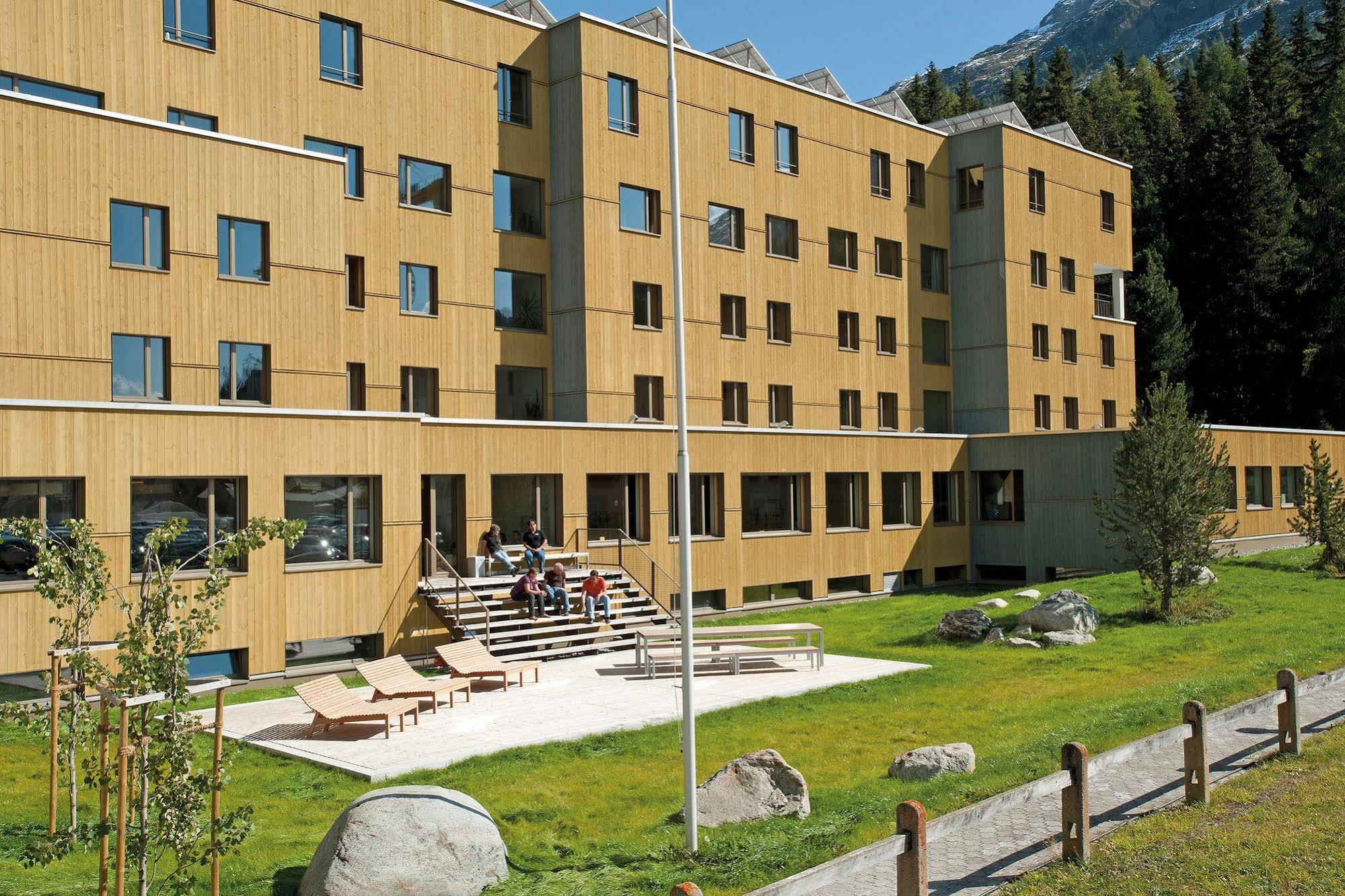 St. Moritz Youth Hostel Buitenkant foto