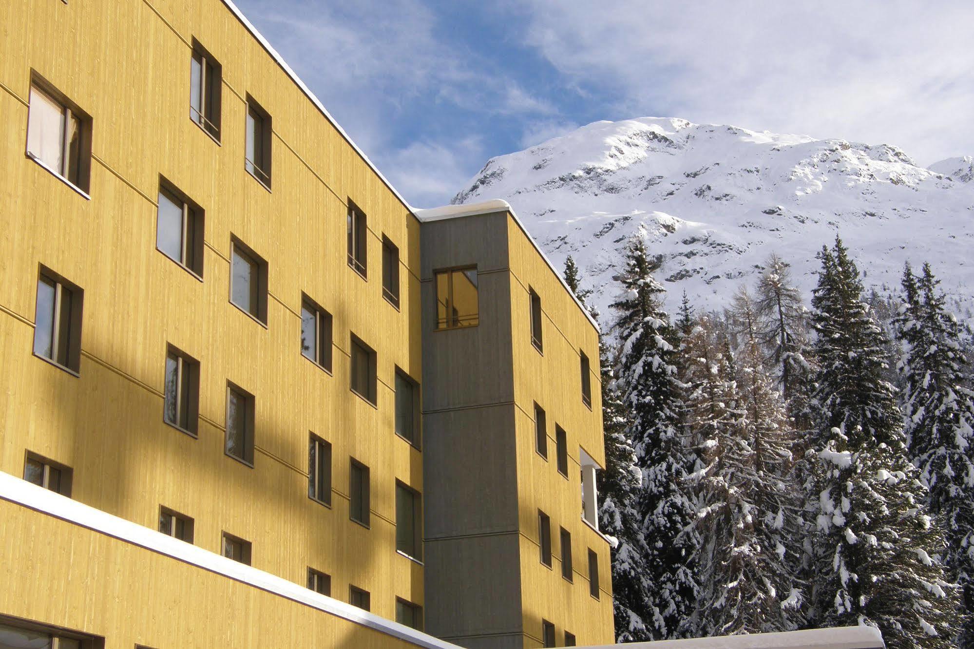 St. Moritz Youth Hostel Buitenkant foto