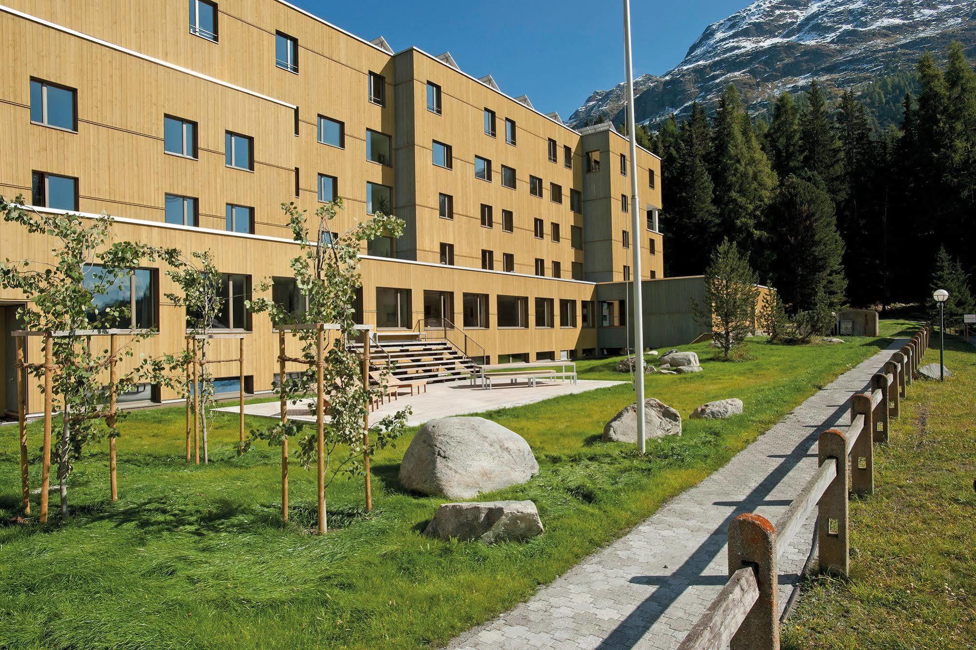 St. Moritz Youth Hostel Buitenkant foto