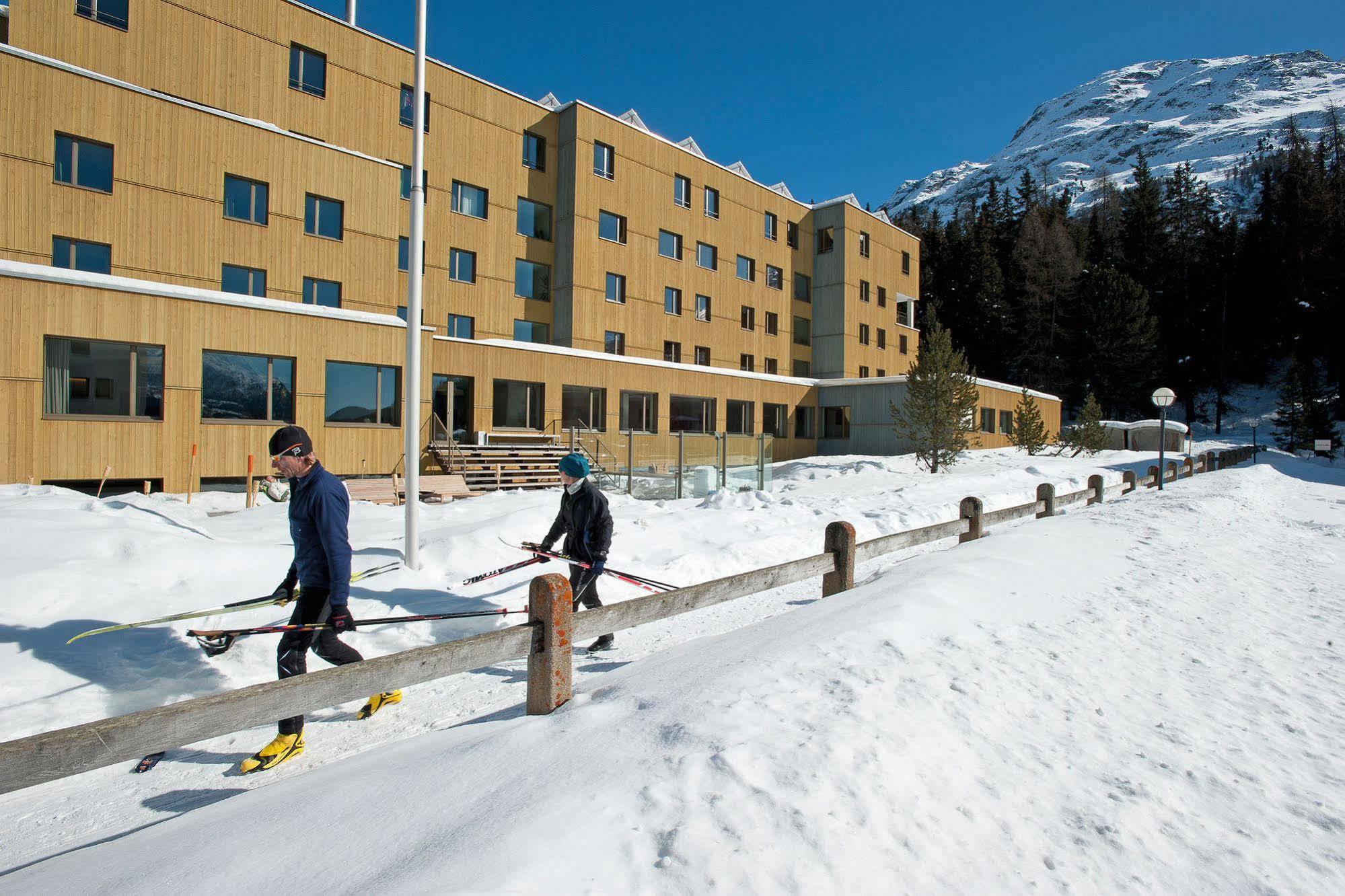 St. Moritz Youth Hostel Buitenkant foto